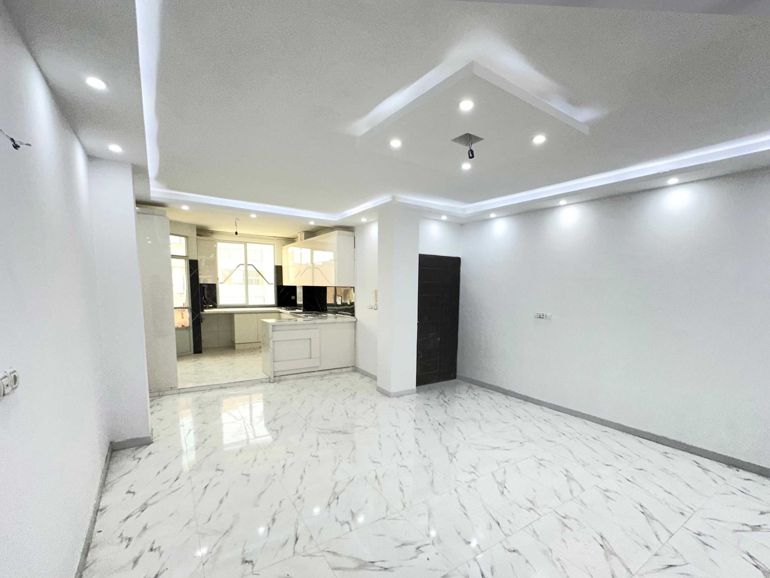 بعد از بازسازی سالن آپارتمان