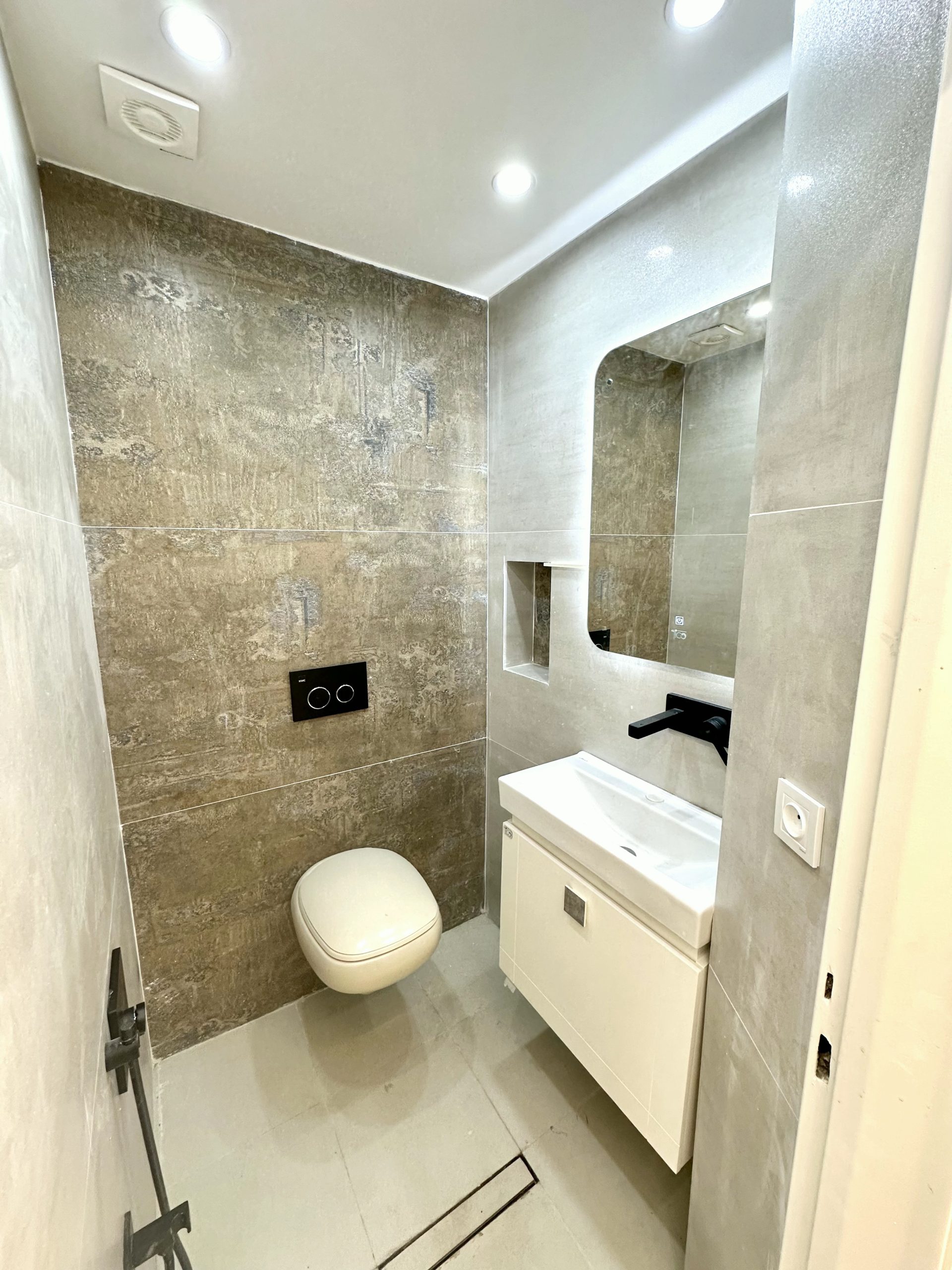 بازسازی واحد 75 متری سعادت اباد سرویس بهداشتی بعد